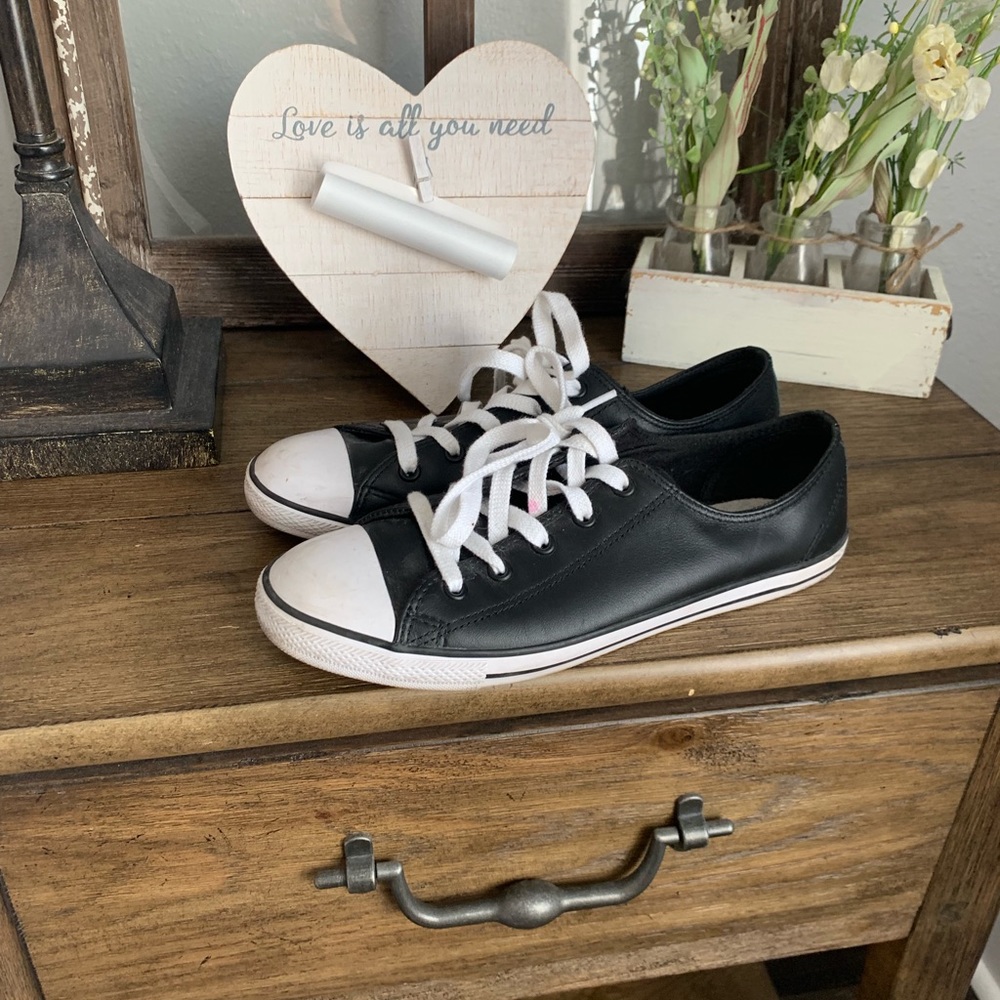 WOMENS CONVERSE SZ 8.5 BLACK LEATHER